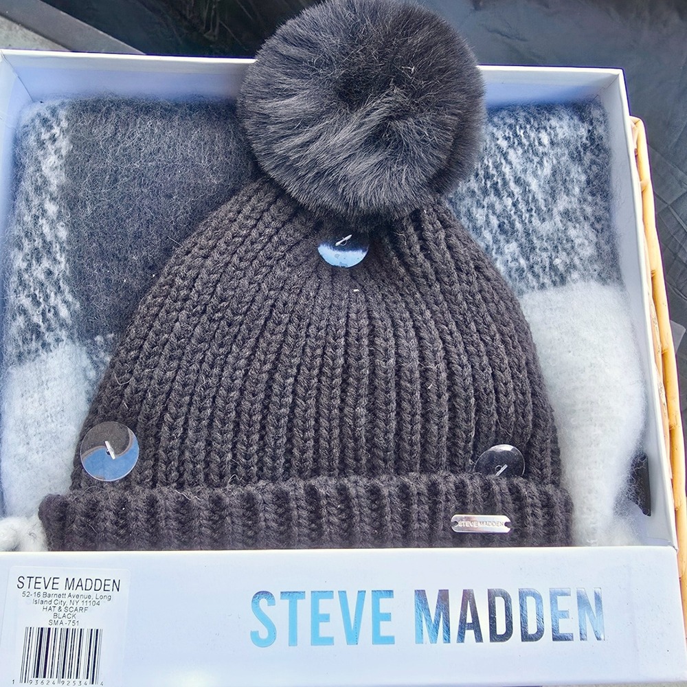 STEVE MADDEN Black Knit Hat and Scarf Set Pom Pom sequin sparkle winter gift set